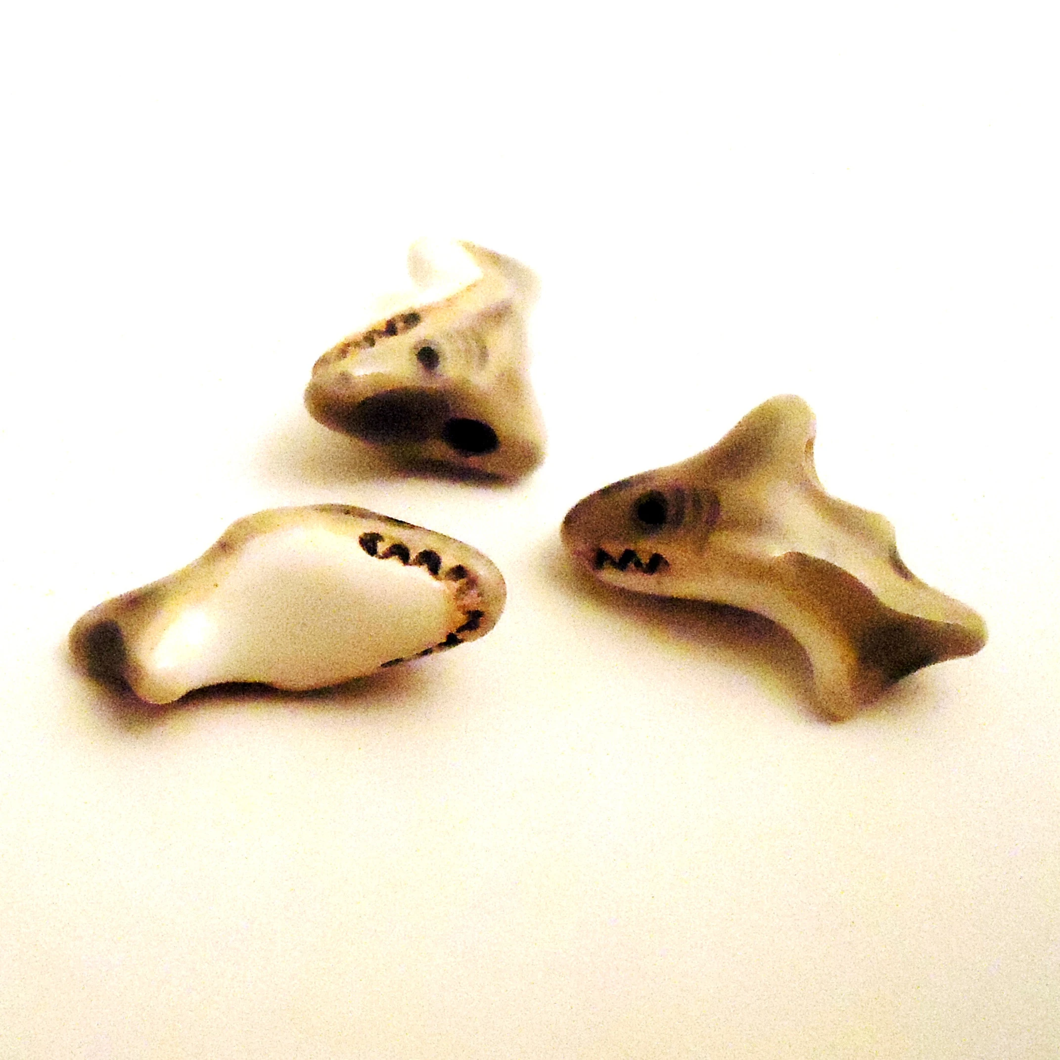 Wholesale Peruvian animal shaped ceramic beads for rosary and earrings making, Small animal shaped ceramic bead