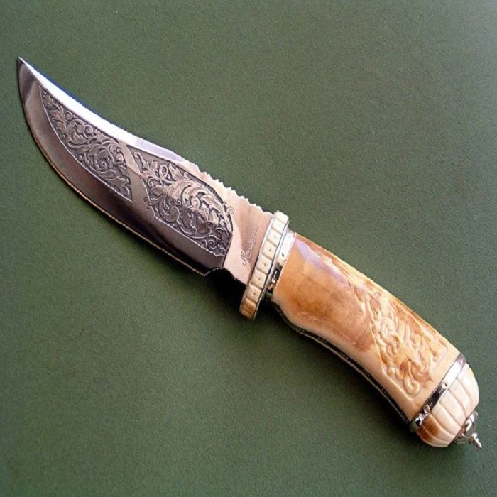 DAMASCUS Steel HUNTING KNIFE With Engraving Work