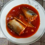 factory supplier low price Canned mackerel in tomato sauce sardine tuna canned fish in natural oil