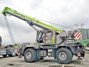 High quality zoomlion RT60 4x4 60 ton hydraulic rough terrain truck crane for sale