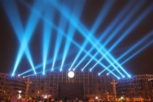 strække Charmerende Fortære Buy Night Searchlight 3000w Outdoor Led Sky Tracker Light from Guangzhou  Huayan Light Technology Co., Ltd., China | Tradewheel.com