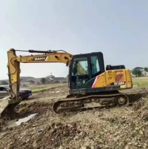 New and old excavators, second-hand construction engineering heavy equipment, old machines have Volvo, Cat，PC and other