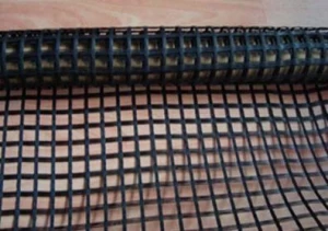 Polyester warp knitted polyester geogrid