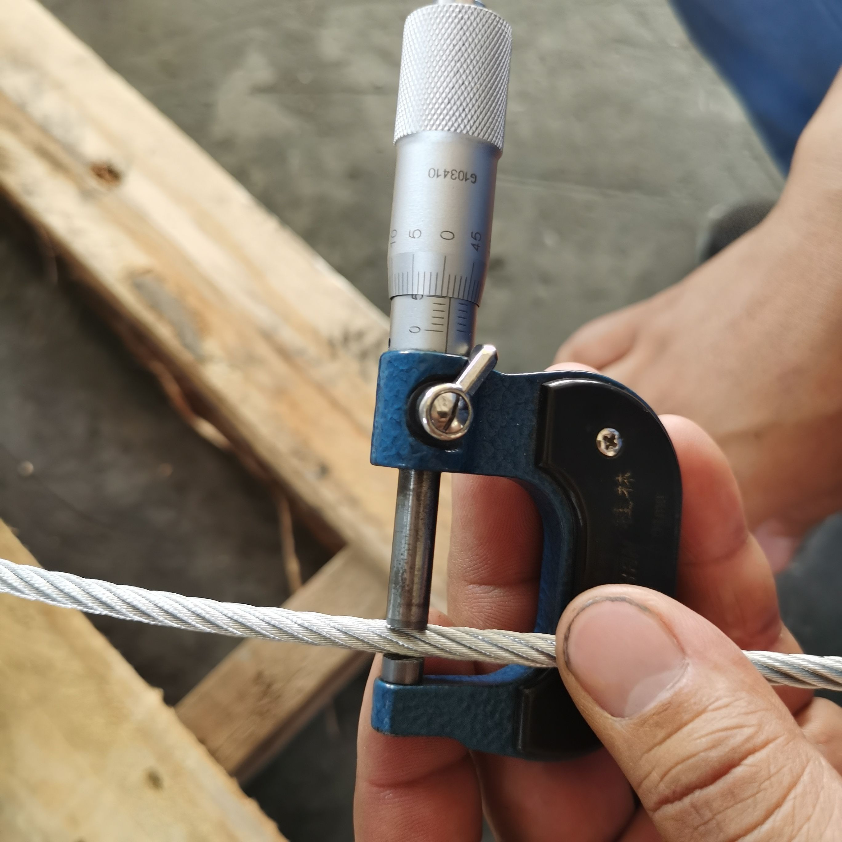 Buy Galvanized Steel Wire Rope 7x19 3.18mm High Tensile Strength from ...