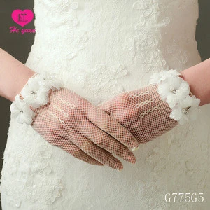 2018 l Spandex Wrist Length Three Flowers Short Tulle Wedding Glove