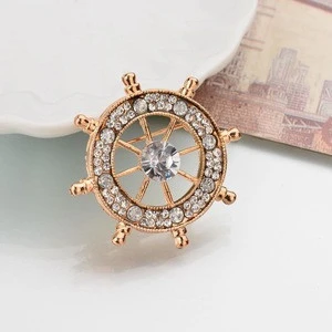 2018 new design high quality mens metal crystal suit brooch doamond brooches with ships wheel shaped