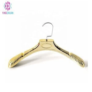 Amazon hot sale plastic clothes hanger for daily use