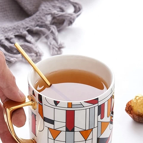 Amazon Hot Selling Geometric Pattern Decal Ceramic Coffee Mug with Lid and 304 Stainless Spoon Color Box Packing
