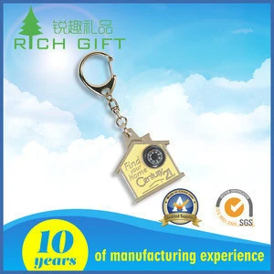 Factory supply custom metal promotional 3D embossed logo coin holder hotel house shaped keychains