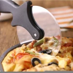 Household Kitchen Gadgets Pizza Round Knife with Handle Stainless Steel Baking Pizza Cutter