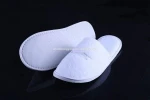 Source factory wholesale OEM disposable supply anti-slip customized logo cheap hotel/hospital slippers, bride slipper