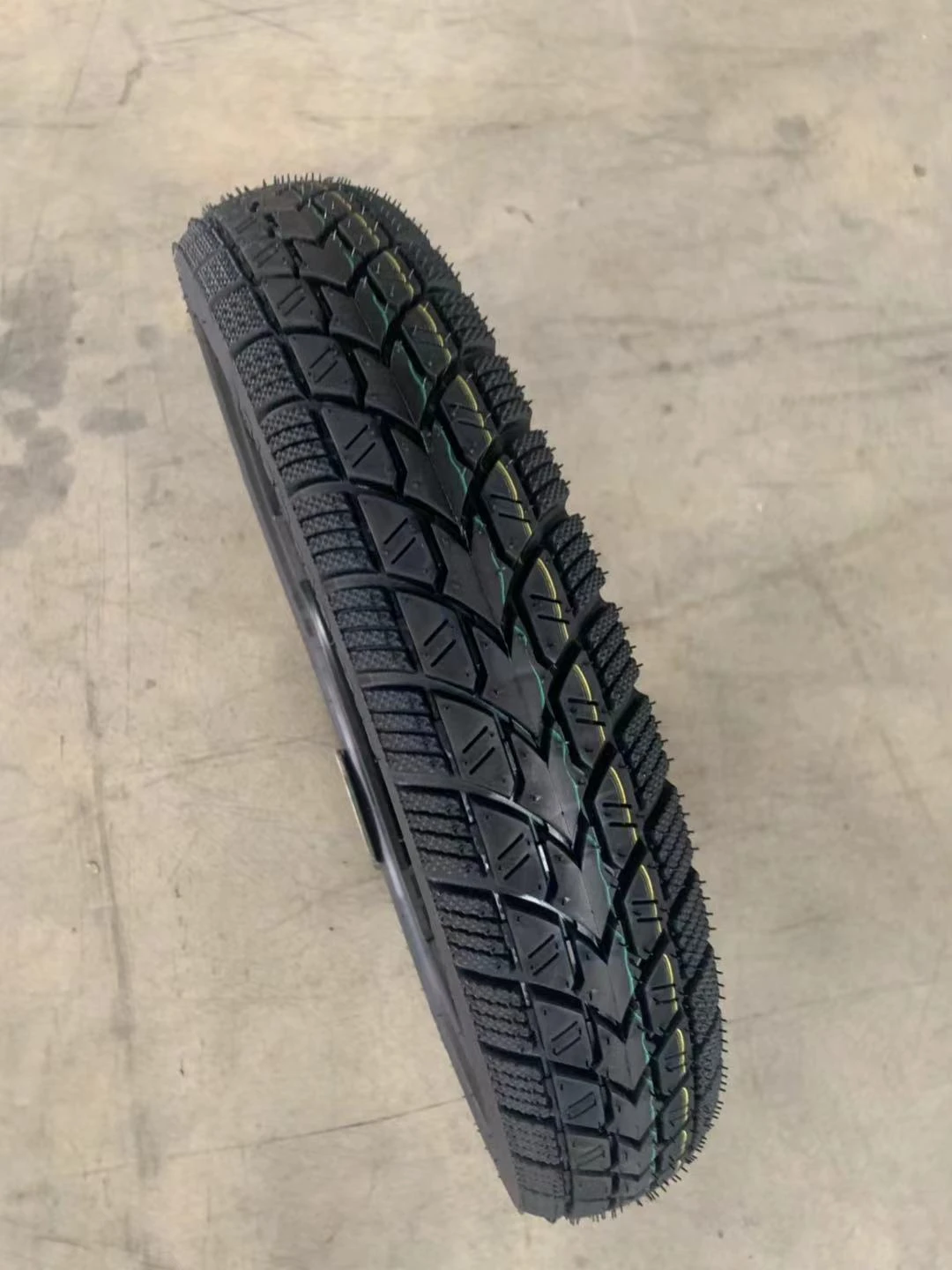 Wholesale High Quality 90-90-18 Rubber High Wear Resistance Tire Motorcycle