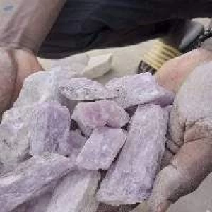 Wholesale Natural Spodumene Rough Stones Purple Kunzite Crystal Raw