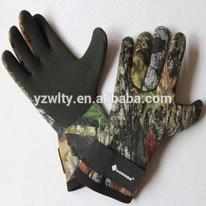 camouflage neoprene gloves
