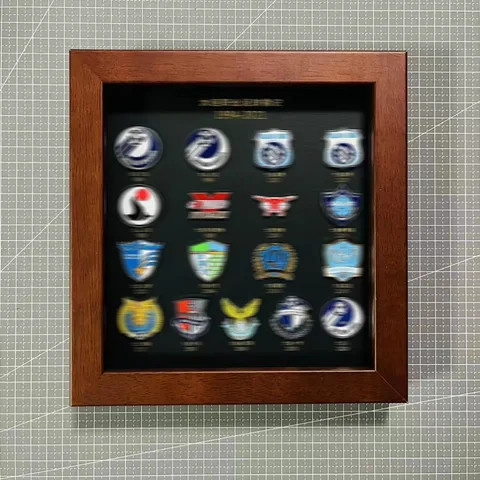 Customized wooden badge frame display brooch metal medal storage and release badge armband school emblem collection frame