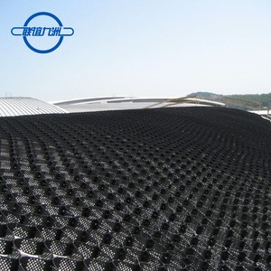 Plastic reinforced geocell construction gravel for retaining wall