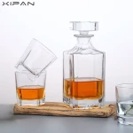 Wholesale 850ml Handmade Borosilicate Glass Whiskey Decanter Globe Set Crystal Wine Glass with Wooden Base Plastic Accessories