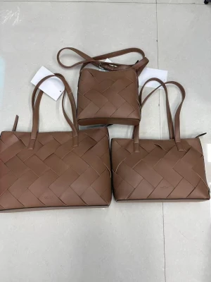Elegant Lady's Leather Handbag for Everyday Use