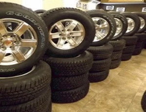FACTORY PRICE 340-457 400-457 13.00-18 MILITARY TRUCK TIRE