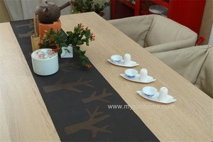 Wholesale customized black plastic pvc woven fabric wedding table runner with printed brown tree patterns