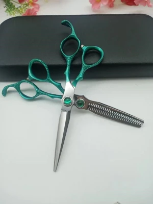 Flat tooth scissor
