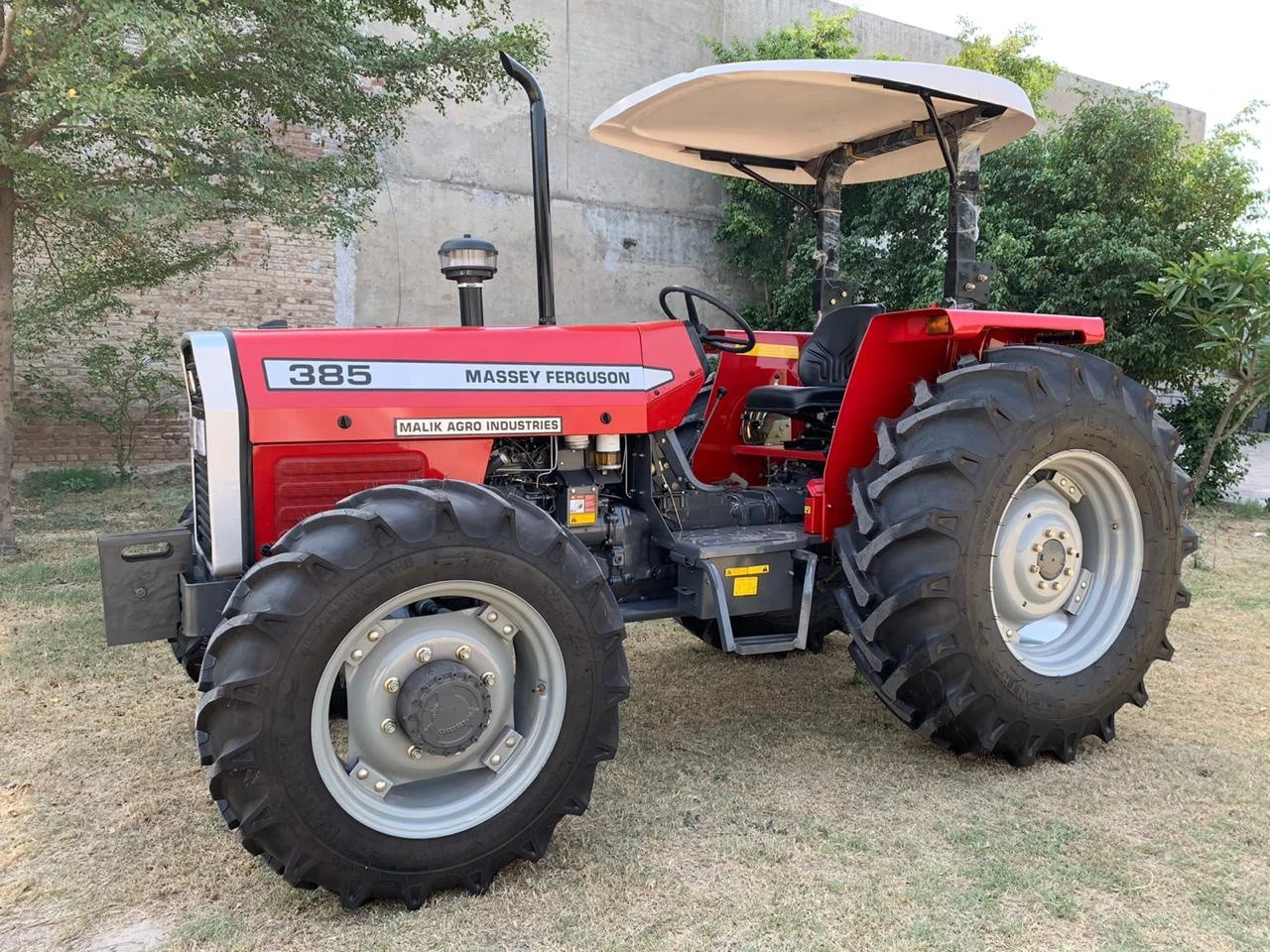 MASSEY FERGUSON 385 4*4 TRACTOR 85 HP