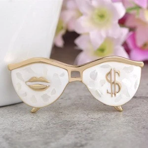 Wholesale Fashion White Enamel Sunglasses Brooches Lips Dollar Shell Women Men Clothes Pin Kiss Brooches