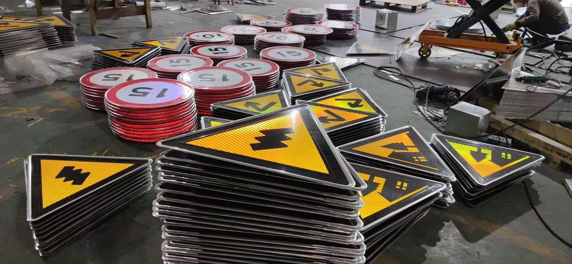 Buy Aluminum Reflective Custom Warning Road Safety Traffic Signs from ...
