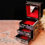 Lacquerware Mother-of-pearl jewelry box