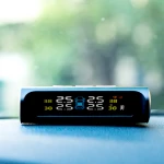 Solar car Wireless digital TPMS with 4 Built-in pressure and temperature sensors is easy to install useful car pressure monitor