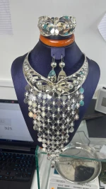 Which type of silver jewellery you want? I am from uae ,and i am manufacturer of gold and silver jewellery with lowest