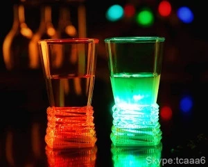 2016 Hot Selling Promotional Barware Glow in The Dark LED Light Glass