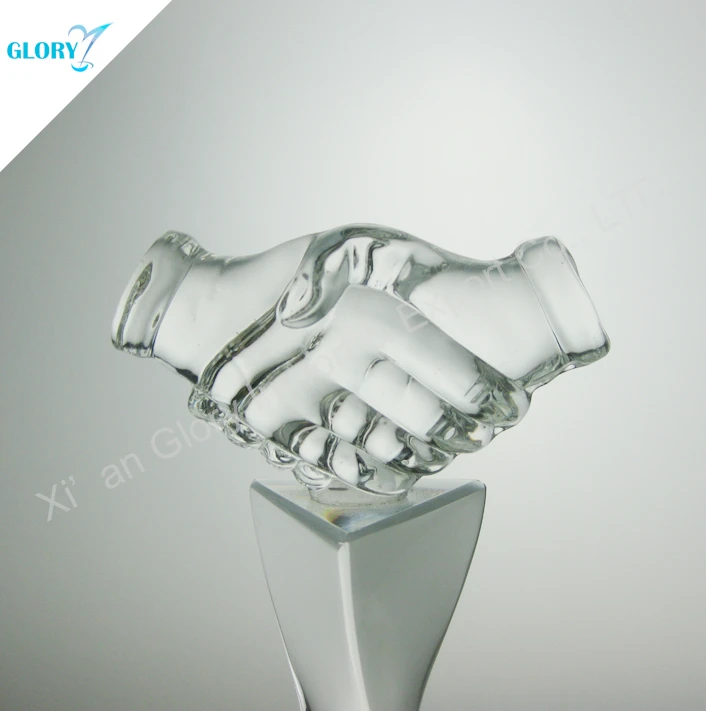 China Supplier Crystal Crafts Gifts Handshake Crystal Trophy