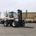 Factory direct chinese new 2.5ton sales outdoor terrain cheap sale diesel forklift with cabine