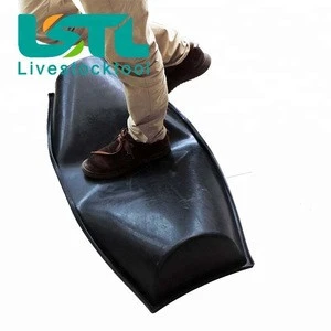 Factory Supply Hanging PP Goat Feeding Trough Feeder For Sheep