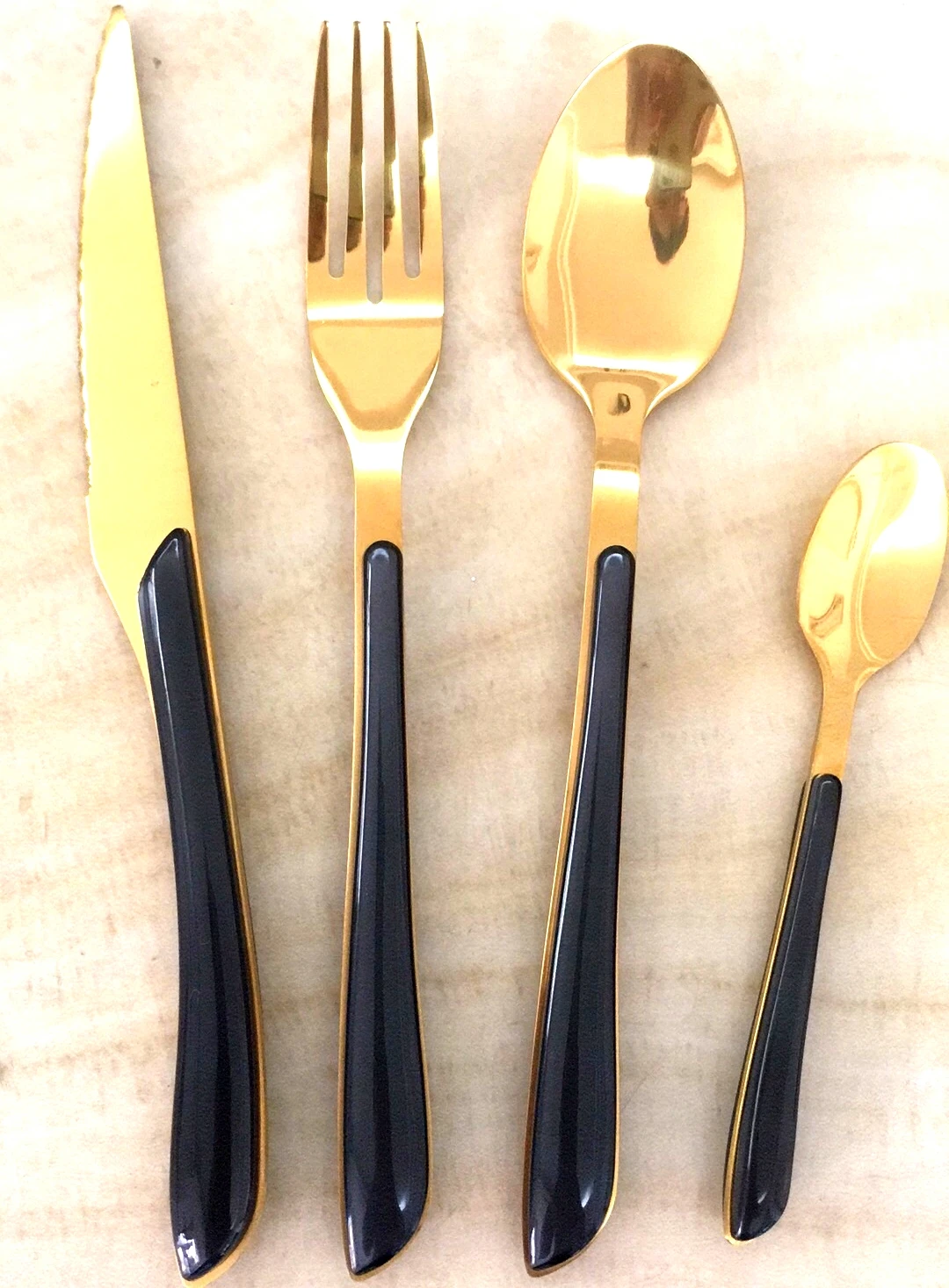 New stainless steel cutlery set with plastic handle gold cutlery
