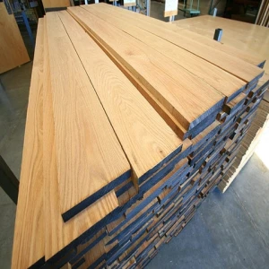 Oak wood lumber