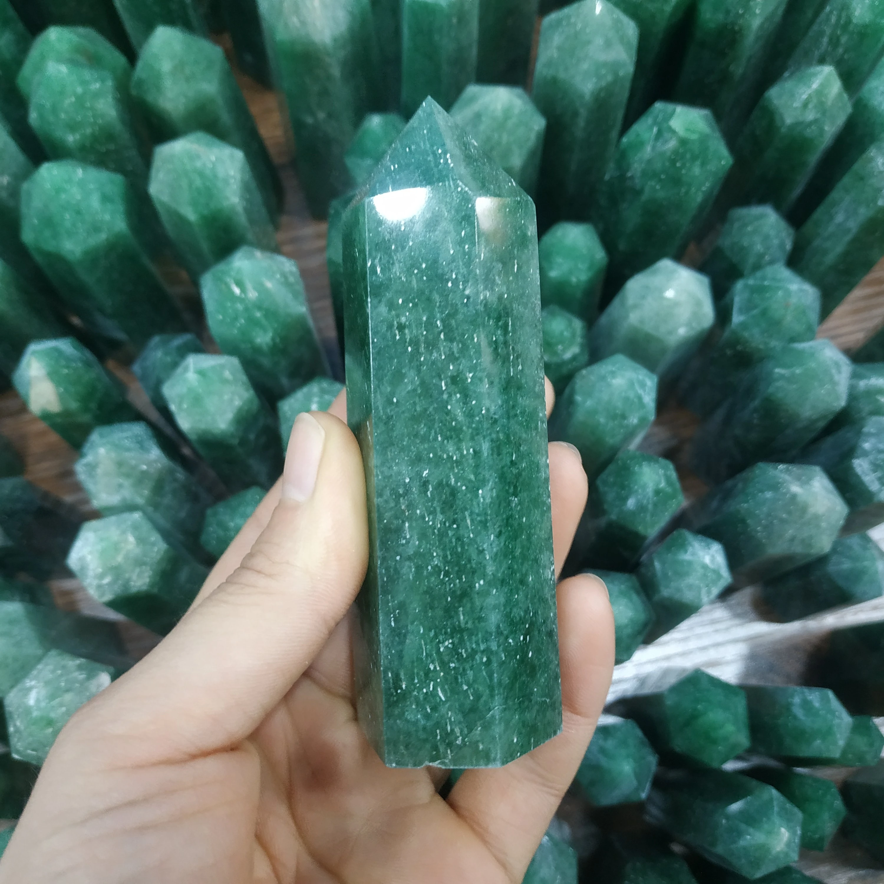 Wholesale Gemstone Wands Feng Shui Folk Crafts Healing Crystal Obelisk Tower Green Strawberry Crystal Quartz Points