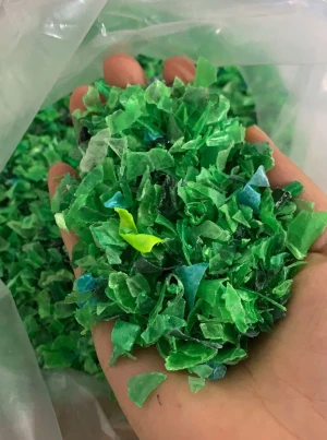 Recycled Clean Hot Washed Dry PET Bottle Flake Scrap PET Crushed Flake For Produce Fiber