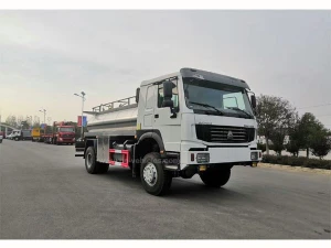 Sinotruck howo 290hp 6 Cbm 6000 Liters 304-2B Food trade Stainless Steel Milk Tanker Truck With Alarm Level Gauge