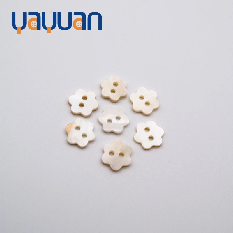 Factory production and processing of two holes button shell button white flower natural button
