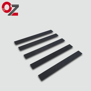 High mechanical strength graphite plate for electrolysis