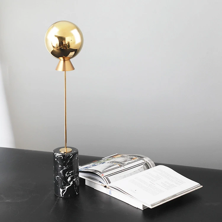 High quality home desktop docore metal balloon craft table decor sculpture for chrismas decoration