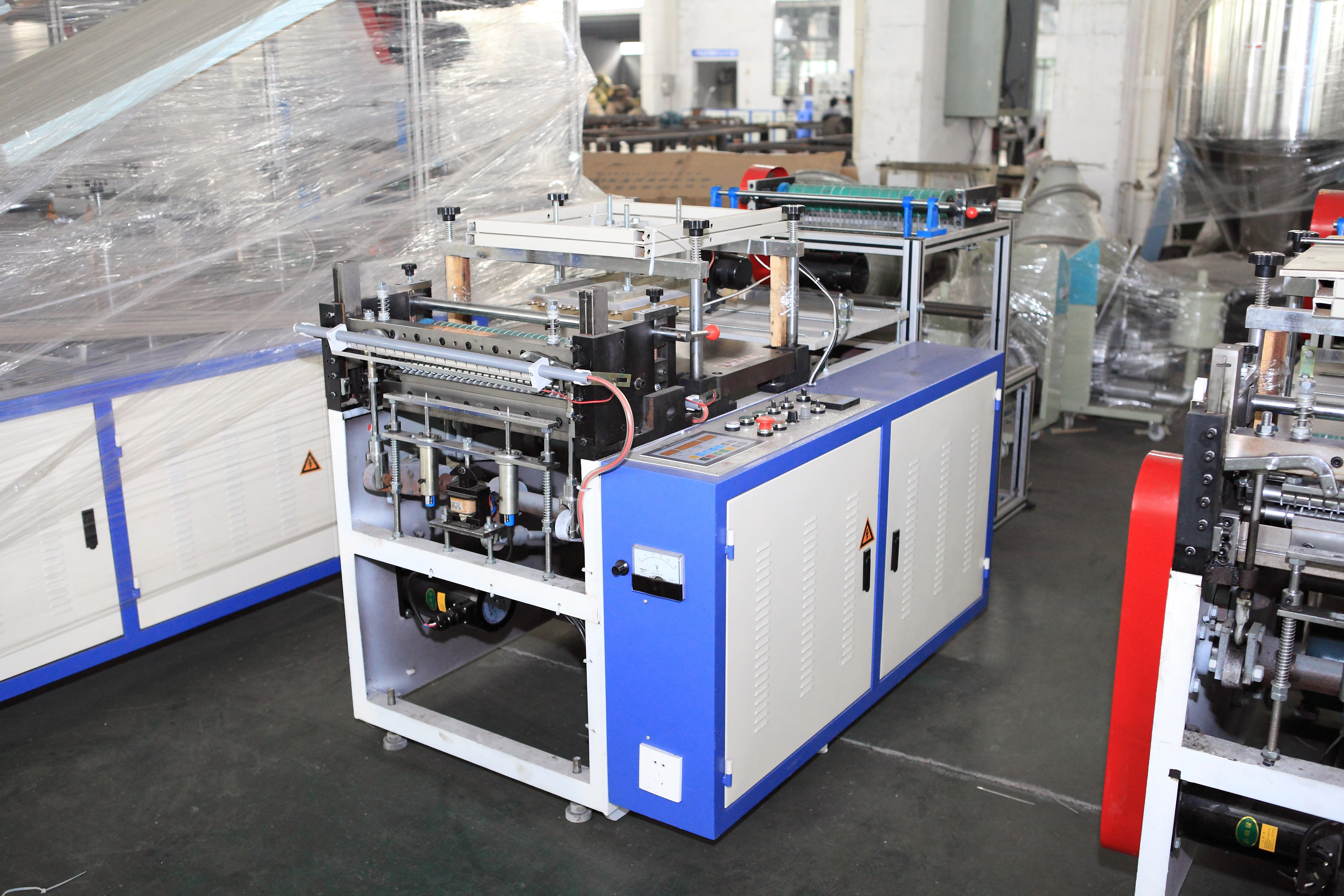 New type and high quality plastic automatic glove machine