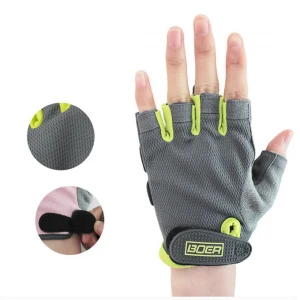 Women training weight lifting gym fitness yoga gloves