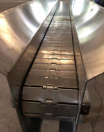 Flat top chain conveyor