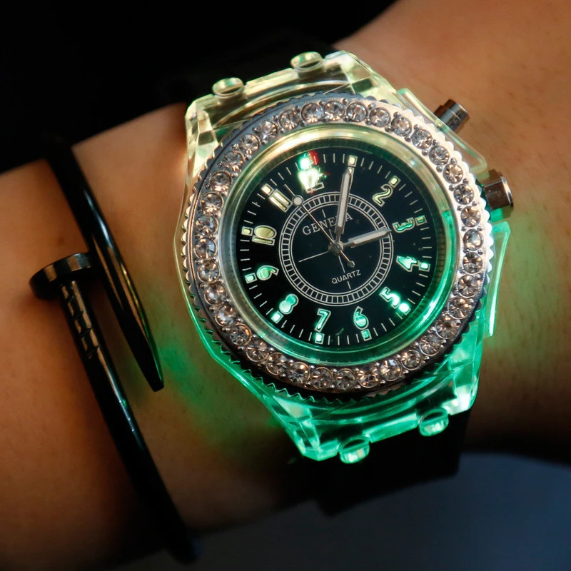 Amazan hot selling Fashional flashing light silicone watch night-light quartz watch diamond Geneva watch with 7 flashing light