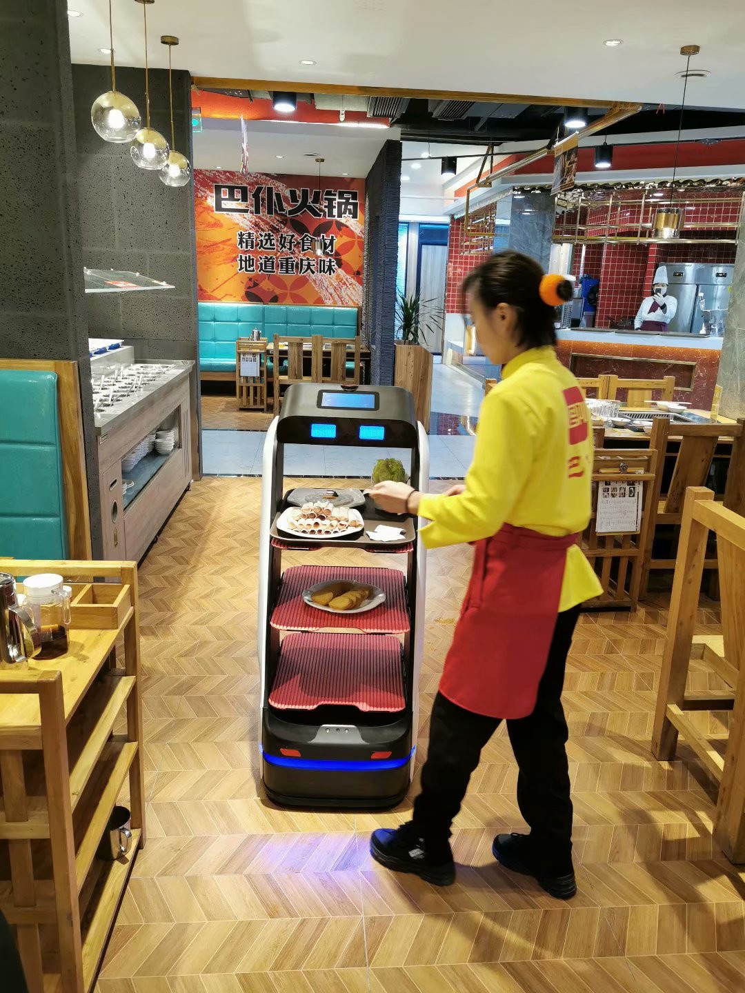 Buy Contactless Smart Meal Delivery Robot With Low Price Made In China ...