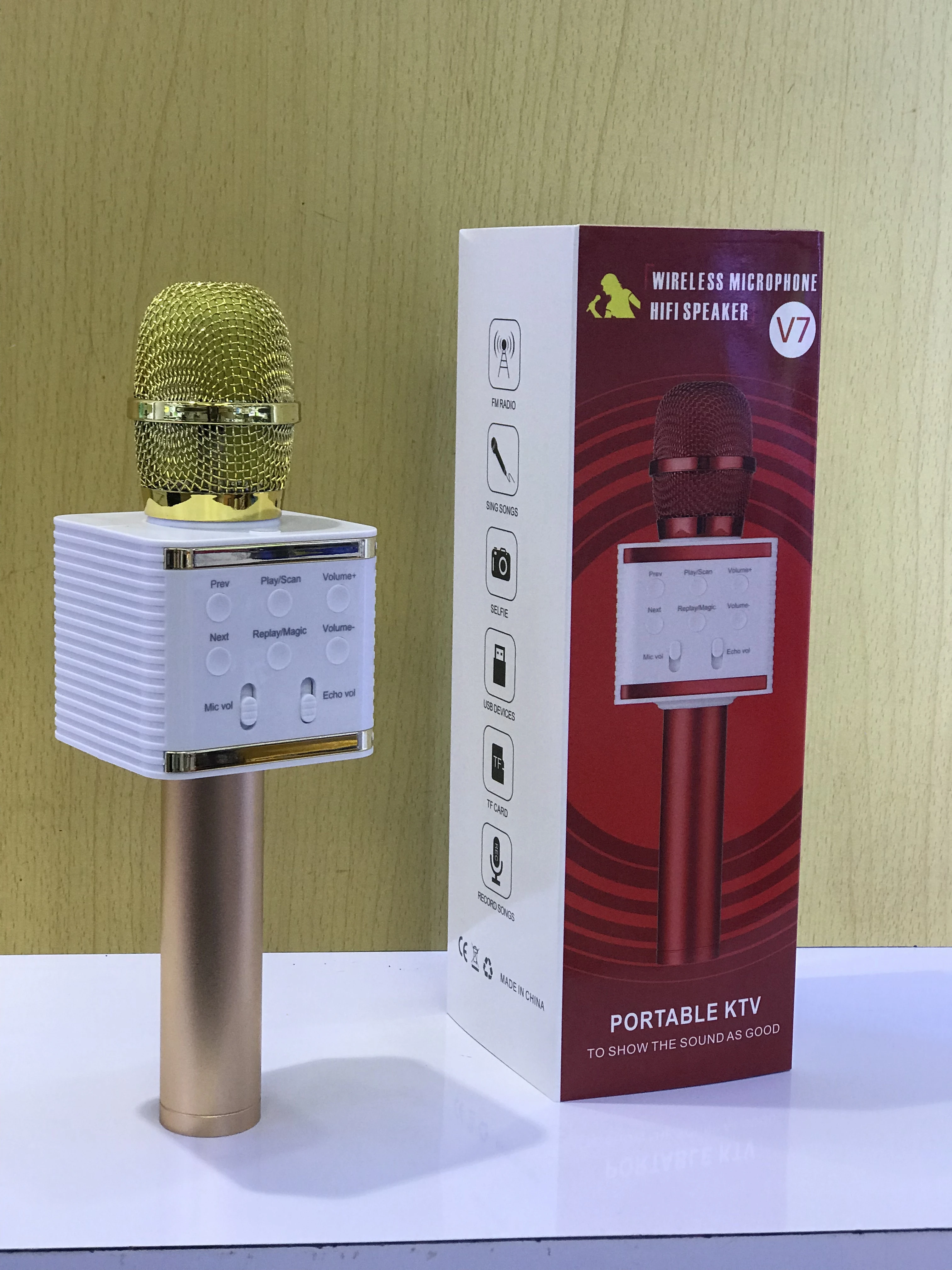 Hot Selling KTV V7 wireless microphone Handheld Mic Speaker USB Portable BT Wireless speaker Karaoke Microphone for Mobile Phone