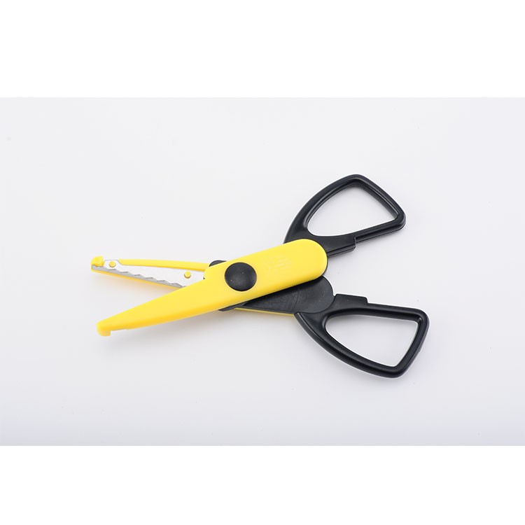 school student paper Color plastic handle lace scissors children&#x27;s lace scissors manual lace scissors